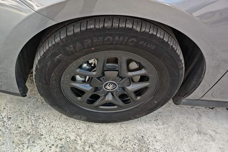 Used BYD Qin PLUS 2025 DM-i Smart Drive 55KM Leading Model Left Front Wheel Hub