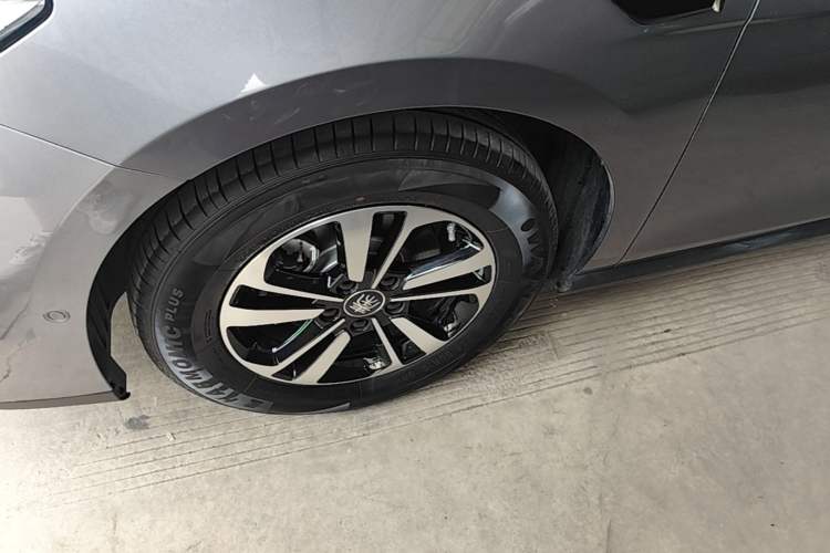Used BYD Qin PLUS 2025 DM-i Smart Drive 55KM Beyond Model Left Front Wheel Hub