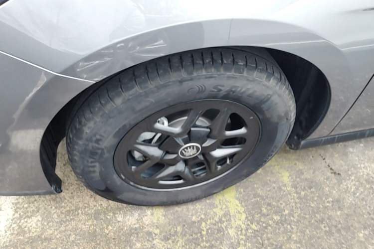 Used BYD Qin PLUS 2025 DM-i Smart Drive 55KM Leading Model Left Front Wheel Hub