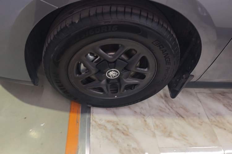 Used BYD Qin PLUS 2025 DM-i Smart Drive 55KM Leading Model Left Front Wheel Hub