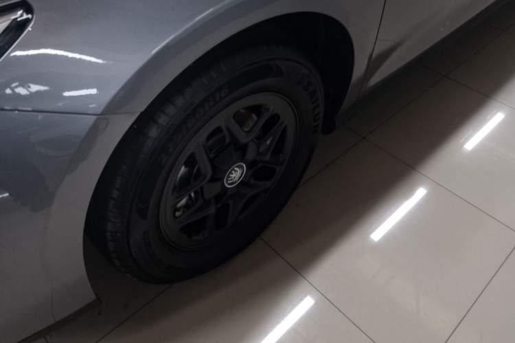 Used BYD Qin PLUS 2025 DM-i Smart Drive 55KM Leading Model Left Front Wheel Hub
