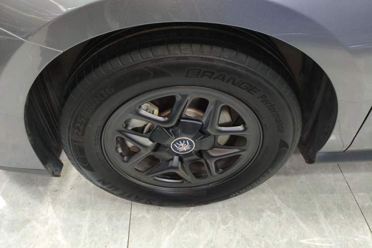 Used BYD Qin PLUS 2025 DM-i Smart Drive 55KM Leading Model Left Front Wheel Hub