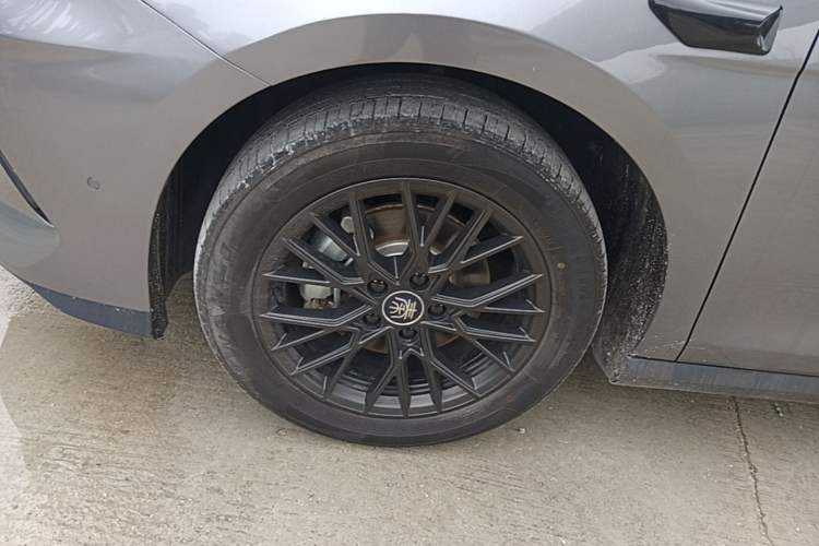 Used BYD Qin PLUS 2025 EV Smart Drive Version 510KM Beyond Model Left Front Wheel Hub