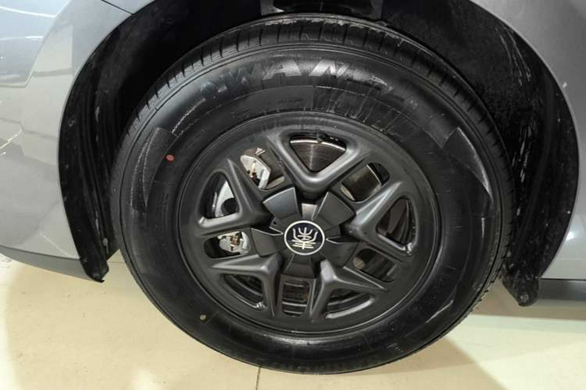 Used BYD Qin PLUS 2025 DM-i Smart Drive 55KM Leading Model Left Front Wheel Hub