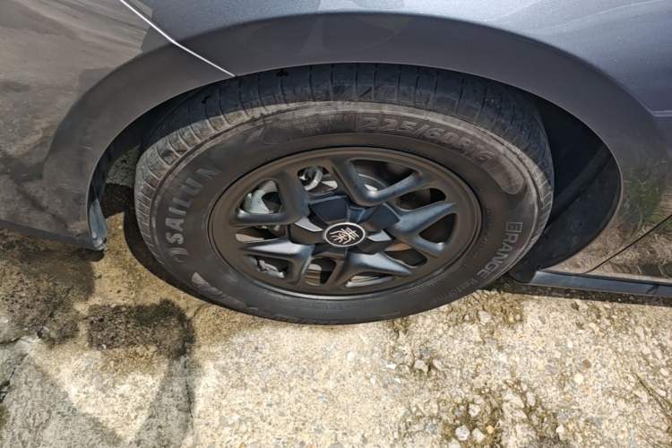 Used BYD Qin PLUS 2025 DM-i Smart Drive 55KM Leading Model Left Front Wheel Hub