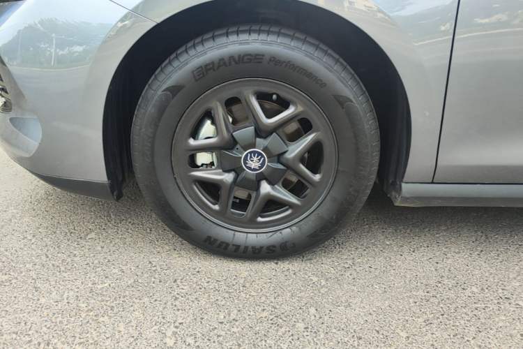 Used BYD Qin PLUS 2025 DM-i Smart Drive 55KM Leading Model Left Front Wheel Hub