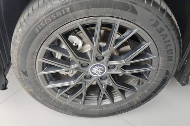 Used BYD Qin PLUS 2025 EV Smart Drive Edition 510KM Leading Model Left Front Wheel Hub