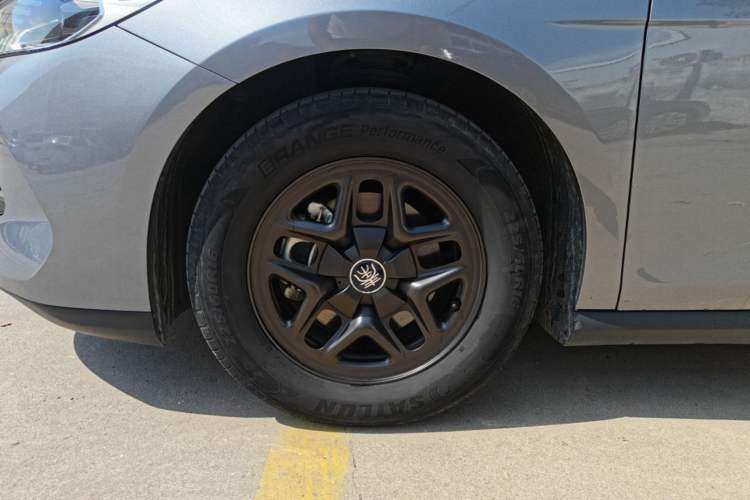Used BYD Qin PLUS 2025 DM-i Smart Drive 55KM Leading Model Left Front Wheel Hub