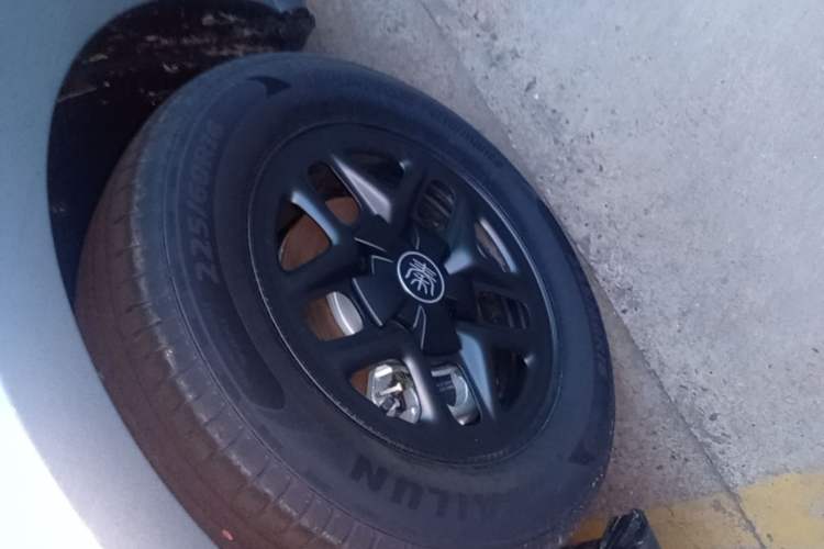 Used BYD Qin PLUS 2025 DM-i Smart Drive 55KM Leading Model Left Front Wheel Hub