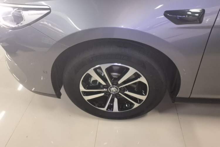 Used BYD Qin PLUS 2025 DM-i Smart Drive 120KM Superior Model Left Front Wheel Hub