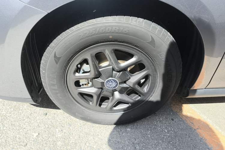 Used BYD Qin PLUS 2025 DM-i Smart Drive 55KM Leading Model Left Front Wheel Hub