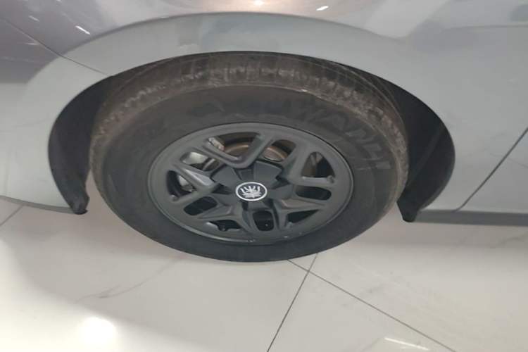Used BYD Qin PLUS 2025 DM-i Smart Drive 55KM Leading Model Left Front Wheel Hub