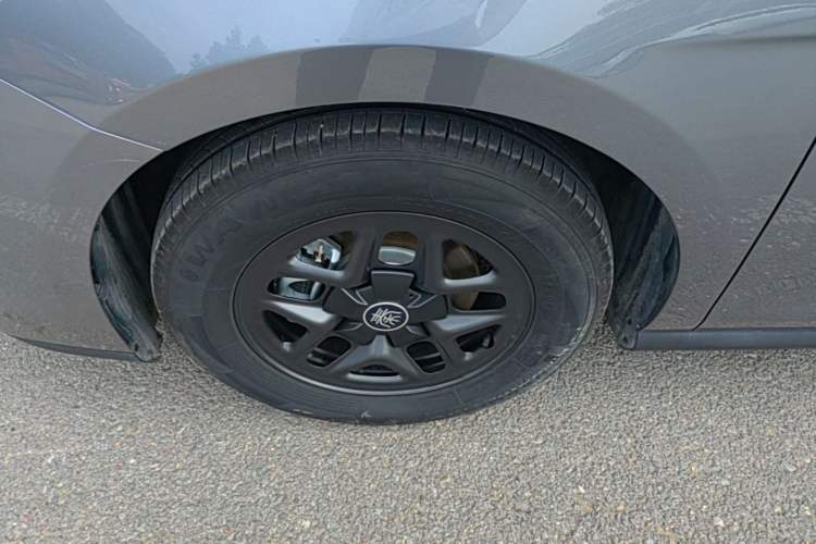 Used BYD Qin PLUS 2025 DM-i Smart Drive 55KM Leading Model Left Front Wheel Hub
