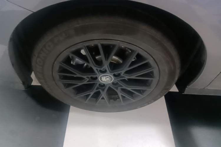 Used BYD Qin PLUS 2025 EV Smart Drive Edition 510KM Leading Model Left Front Wheel Hub
