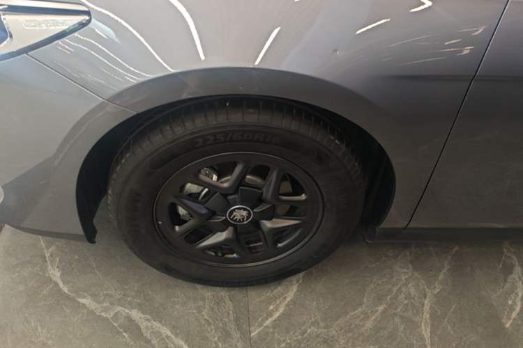 Used BYD Qin PLUS 2025 DM-i Smart Drive 55KM Leading Model Left Front Wheel Hub