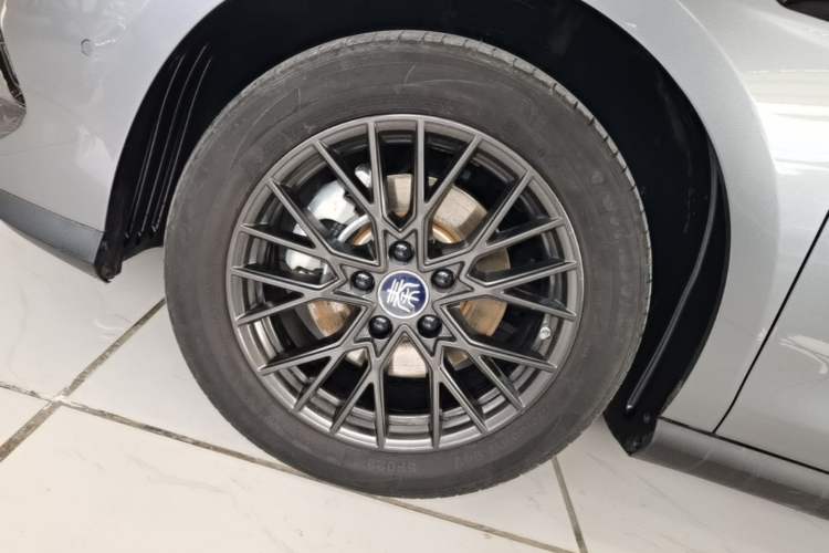 Used BYD Qin PLUS 2025 EV Smart Drive Edition 510KM Leading Model Left Front Wheel Hub