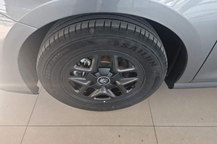 Used BYD Qin PLUS 2025 DM-i Smart Drive 55KM Leading Model Left Front Wheel Hub