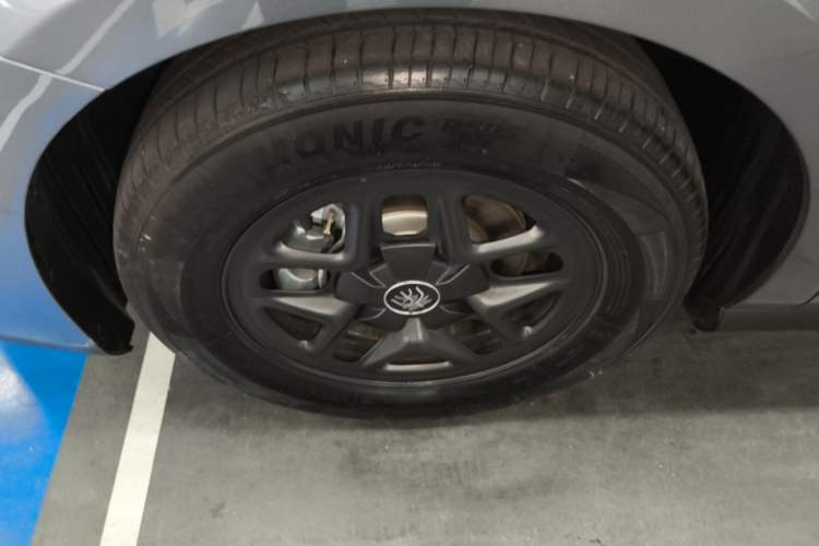 Used BYD Qin PLUS 2025 DM-i Smart Drive 55KM Leading Model Left Front Wheel Hub