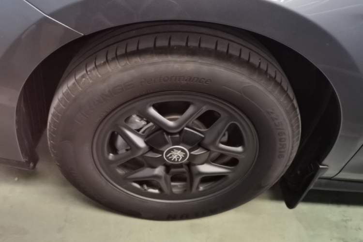 Used BYD Qin PLUS 2025 DM-i Smart Drive 55KM Leading Model Left Front Wheel Hub