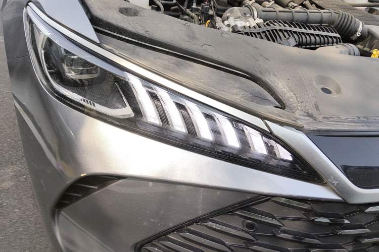 Used BYD Qin PLUS 2025 DM-i Smart Drive 55KM Beyond Model Right Front Headlight