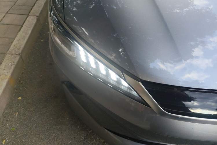 Used BYD Qin PLUS  Right Front Headlight