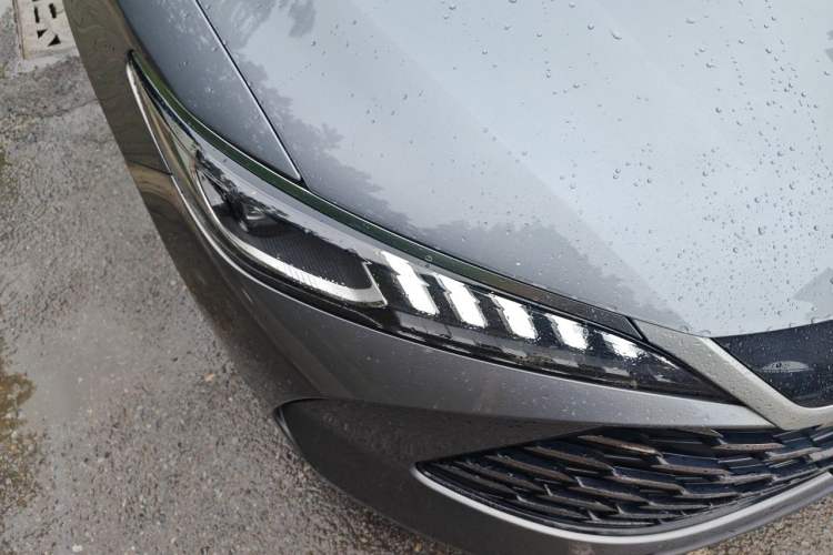 Used BYD Qin PLUS 2025 DM-i Smart Drive 55KM Leading Model Right Front Headlight