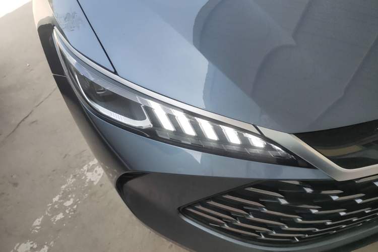 Used BYD Qin PLUS 2025 DM-i Smart Drive 55KM Leading Model Right Front Headlight