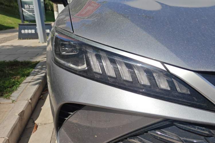 Used BYD Qin PLUS 2025 DM-i Smart Drive 55KM Leading Model Right Front Headlight