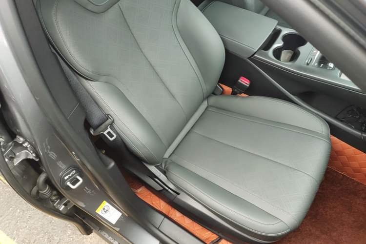 Used BYD Qin PLUS 2025 DM-i Smart Drive 55KM Leading Model Right Front Seat