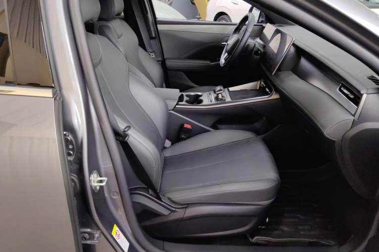 Used BYD Qin PLUS 2025 DM-i Smart Drive 120KM Superior Model Right Front Seat