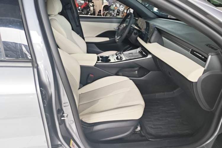 Used BYD Qin PLUS 2025 DM-i Smart Drive 55KM Leading Model Right Front Seat