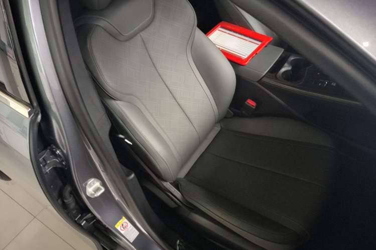Used BYD Qin PLUS 2025 DM-i Smart Drive 55KM Leading Model Right Front Seat