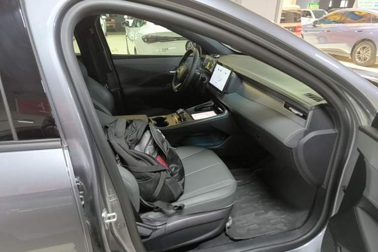 Used BYD Qin PLUS 2025 DM-i Smart Drive 55KM Leading Model Right Front Seat