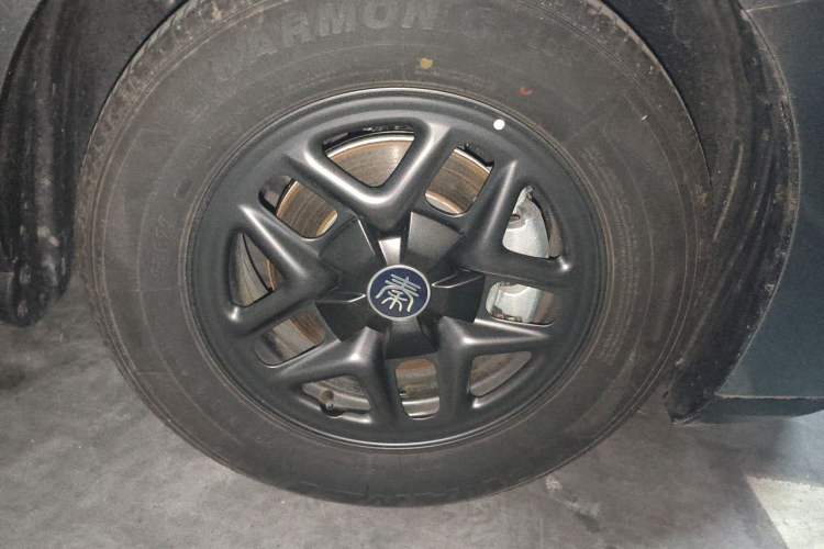 Used BYD Qin PLUS 2025 DM-i Smart Drive 55KM Leading Model Right Front Wheel Hub