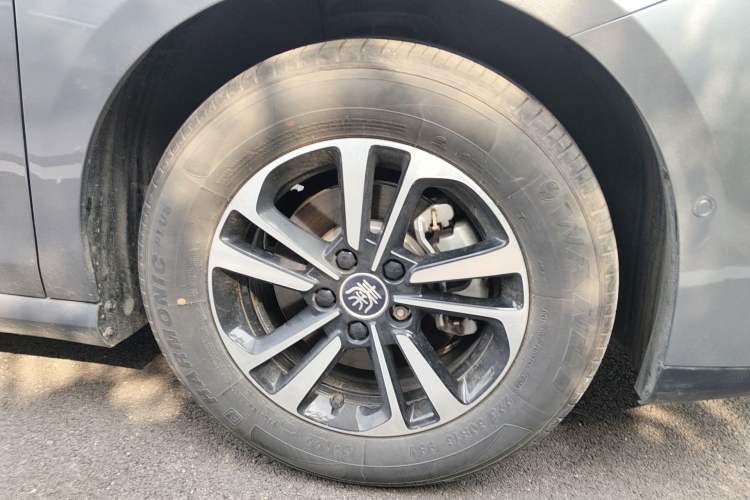 Used BYD Qin PLUS 2025 DM-i Smart Drive 55KM Beyond Model Right Front Wheel Hub