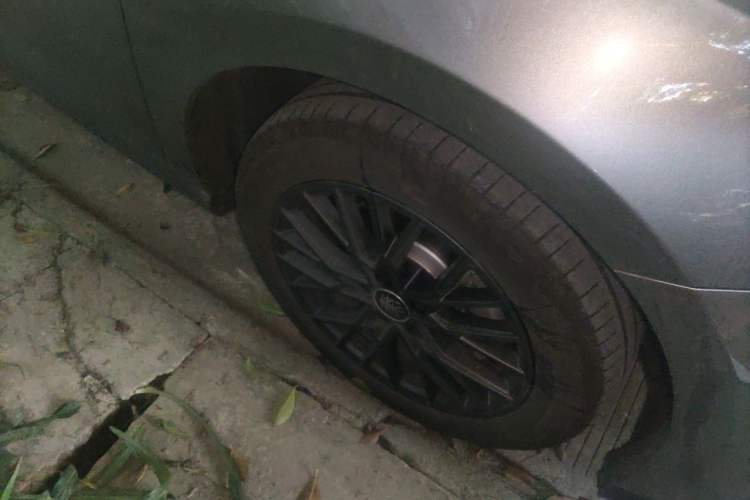 Used BYD Qin PLUS 2025 EV Smart Drive Edition 510KM Leading Model Right Front Wheel Hub
