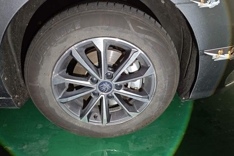 Used BYD Qin PLUS 2025 DM-i Smart Drive 55KM Leading Model Right Front Wheel Hub
