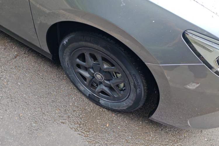 Used BYD Qin PLUS 2025 DM-i Smart Drive 55KM Leading Model Right Front Wheel Hub
