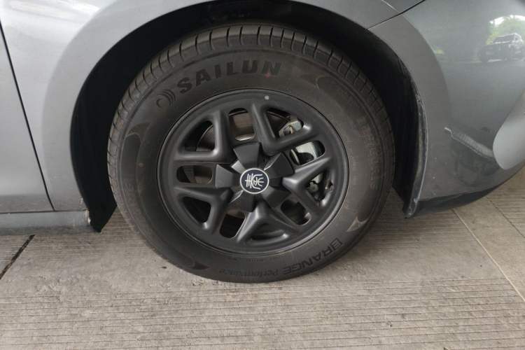 Used BYD Qin PLUS 2025 DM-i Smart Drive 55KM Leading Model Right Front Wheel Hub