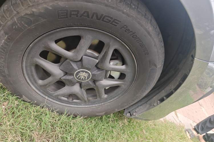 Used BYD Qin PLUS 2025 DM-i Smart Drive 55KM Leading Model Right Front Wheel Hub