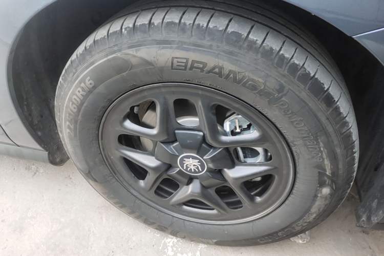 Used BYD Qin PLUS 2025 DM-i Smart Drive 55KM Leading Model Right Front Wheel Hub