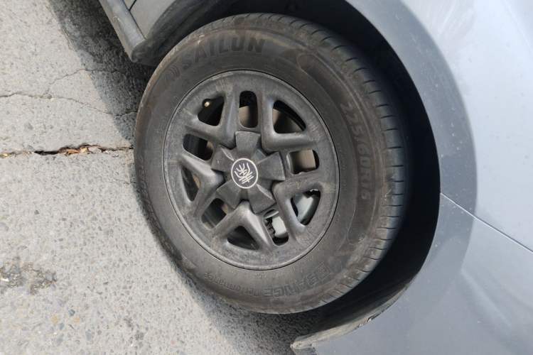 Used BYD Qin PLUS 2025 DM-i Smart Drive 55KM Leading Model Right Front Wheel Hub