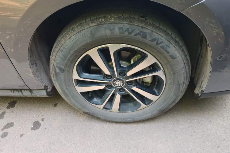 Used BYD Qin PLUS 2025 DM-i Smart Drive 120KM Superior Model Right Front Wheel Hub
