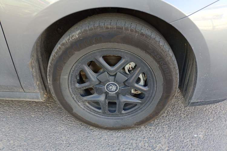 Used BYD Qin PLUS 2025 DM-i Smart Drive 55KM Leading Model Right Front Wheel Hub