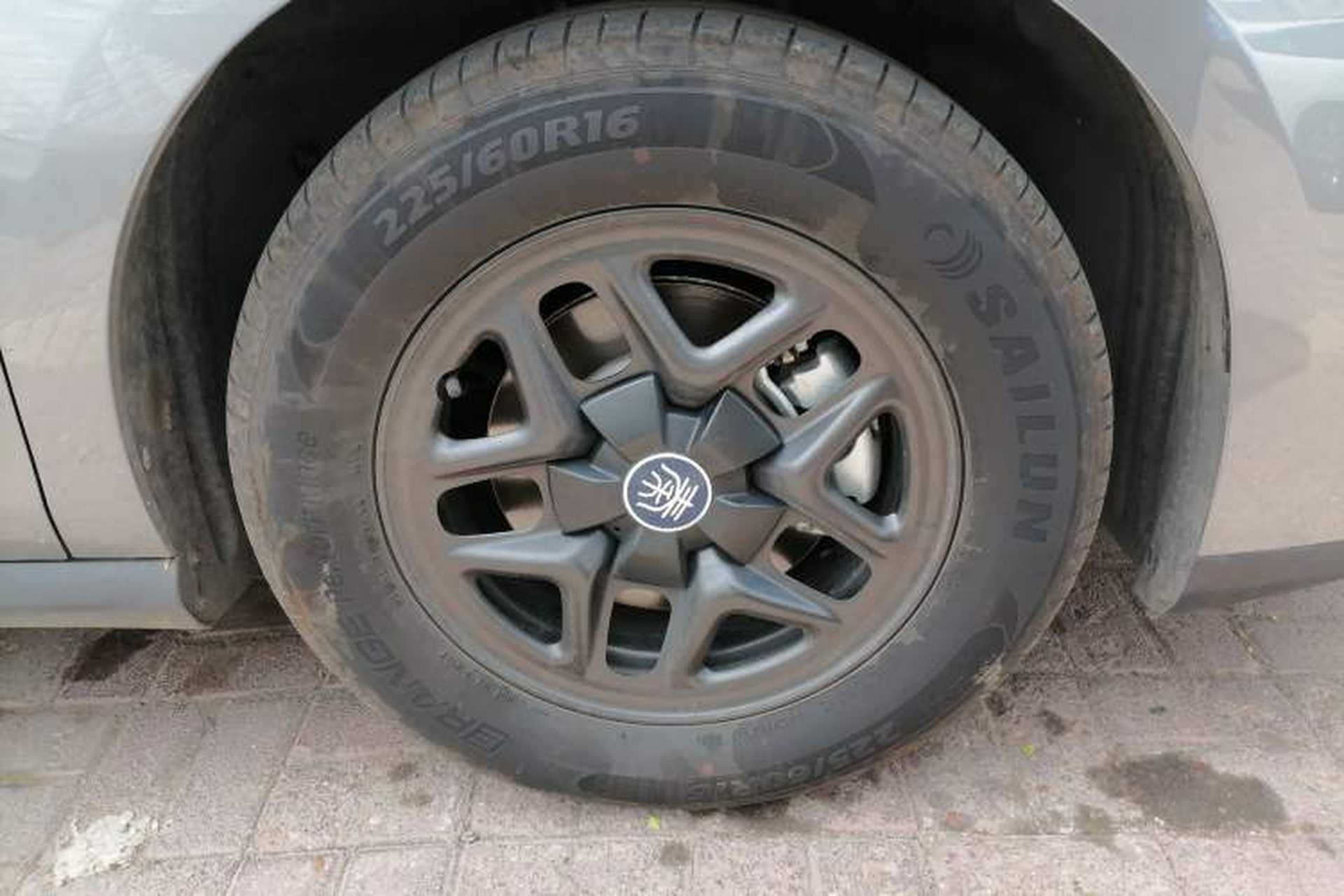 Used BYD Qin PLUS 2025 DM-i Smart Drive 55KM Leading Model Right Front Wheel Hub