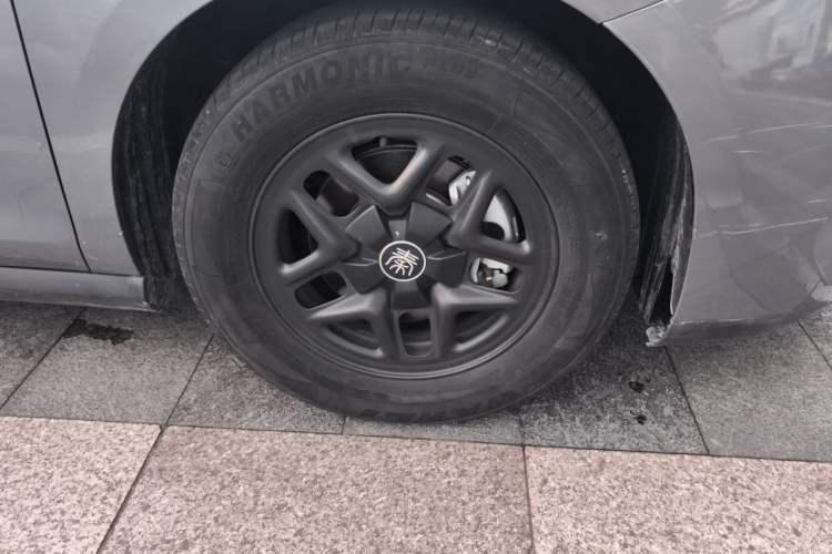 Used BYD Qin PLUS 2025 DM-i Smart Drive 55KM Leading Model Right Front Wheel Hub