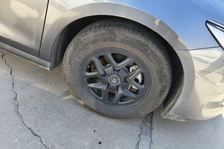Used BYD Qin PLUS 2025 DM-i Smart Drive 55KM Leading Model Right Front Wheel Hub