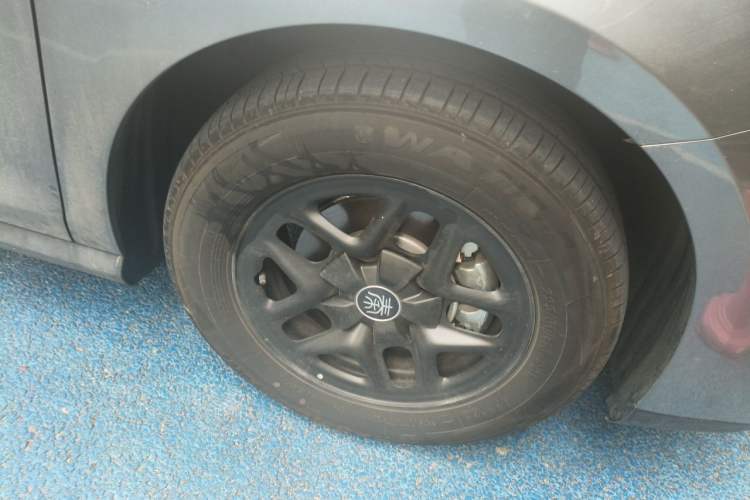 Used BYD Qin PLUS 2025 DM-i Smart Drive 55KM Leading Model Right Front Wheel Hub