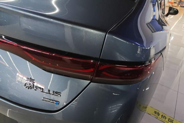 Used BYD Qin PLUS 2025 DM-i Smart Drive 120KM Superior Model Right Rear Taillight