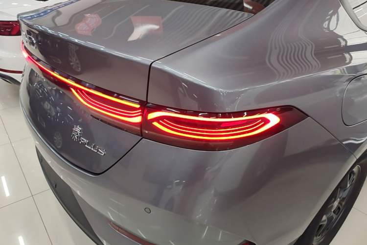 Used BYD Qin PLUS 2025 DM-i Smart Drive 55KM Leading Model Right Rear Taillight